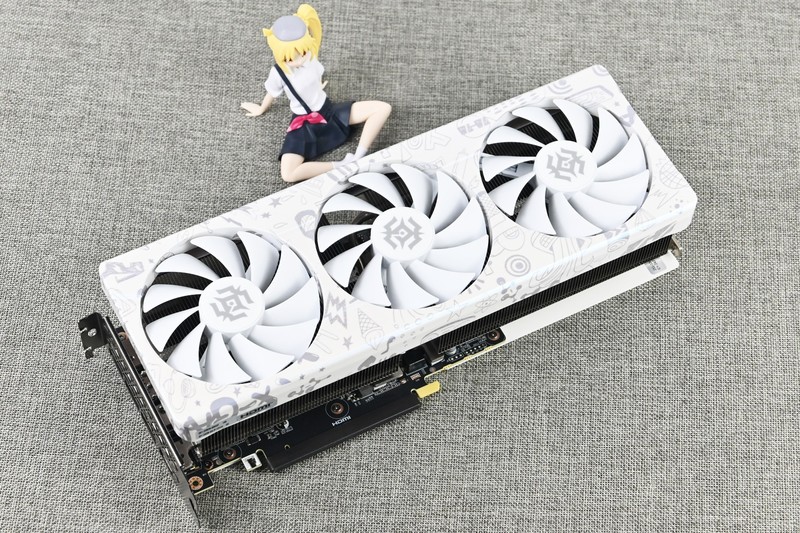 索泰RTX4070 SUPER X-GAMING欧泊白显卡试玩：2K+240hz游戏伙伴