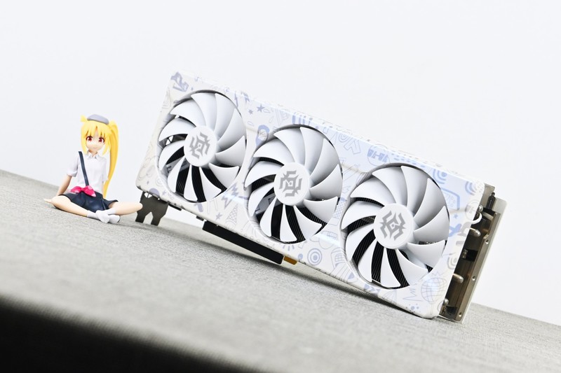 索泰RTX4070 SUPER X-GAMING欧泊白显卡试玩：2K+240hz游戏伙伴