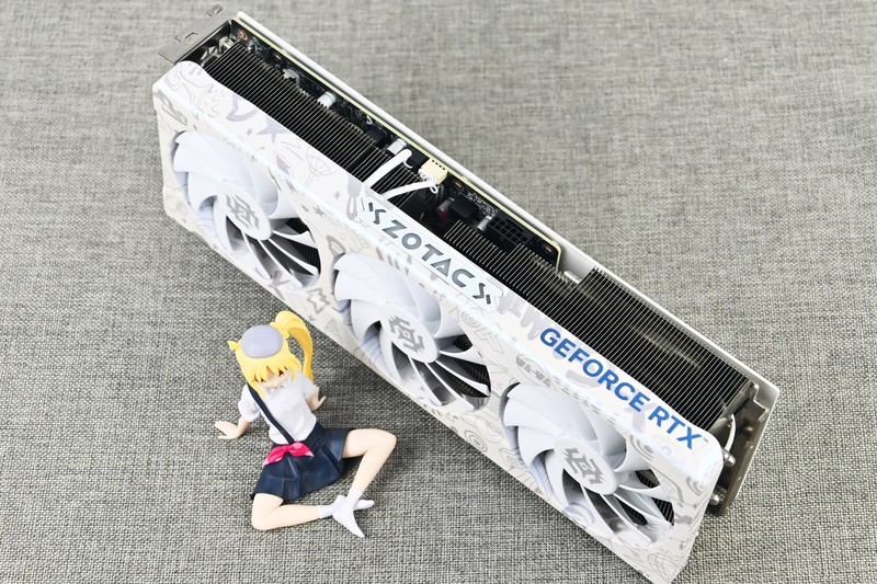 索泰RTX4070 SUPER X-GAMING欧泊白显卡试玩：2K+240hz游戏伙伴