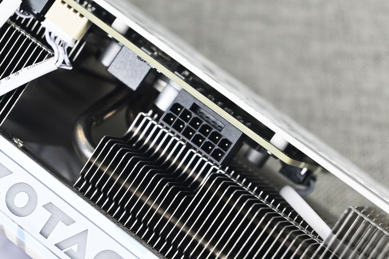 索泰RTX4070 SUPER X-GAMING欧泊白显卡试玩：2K+240hz游戏伙伴