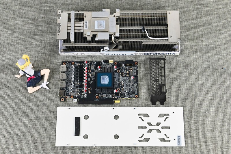 索泰RTX4070 SUPER X-GAMING欧泊白显卡试玩：2K+240hz游戏伙伴