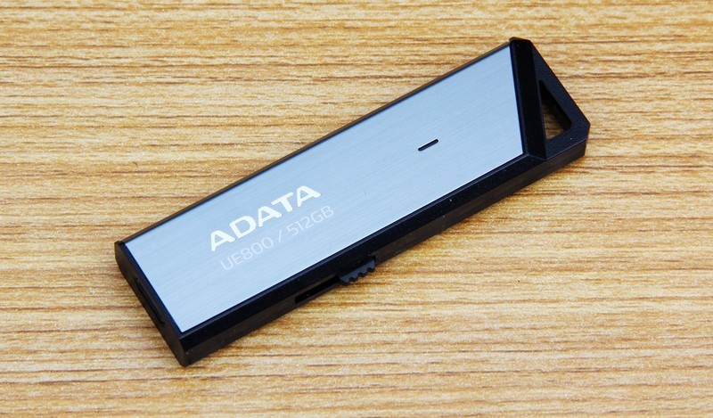 完美体重、伸缩接头、钥匙挂环，这款U盘让人怀疑它是个模型