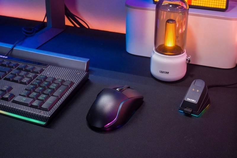 摆脱充电困难症！达尔优A955三模游戏鼠标，RGB很炫酷