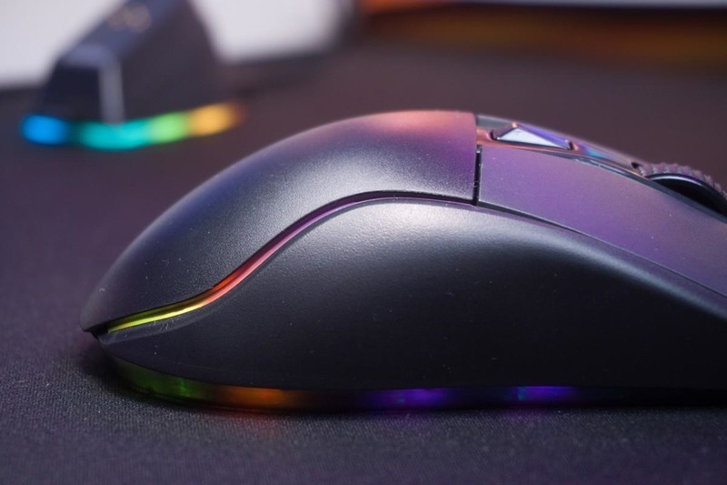 摆脱充电困难症！达尔优A955三模游戏鼠标，RGB很炫酷