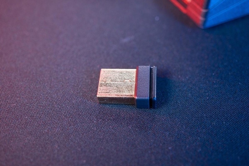 摆脱充电困难症！达尔优A955三模游戏鼠标，RGB很炫酷