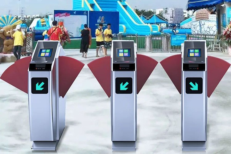 触想内嵌式工业一体机应用于智能检票机改善旅游体验