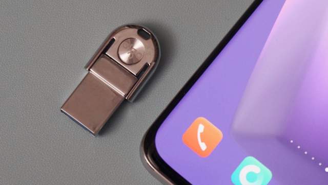 超迷你金属机身，与手机可完美适配！aigo U358 双口U盘实测分享