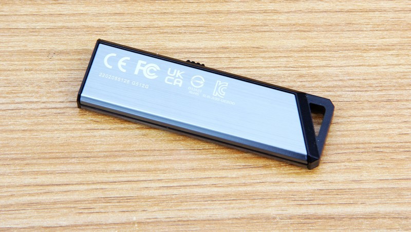 完美体重、伸缩接头、钥匙挂环，这款U盘让人怀疑它是个模型