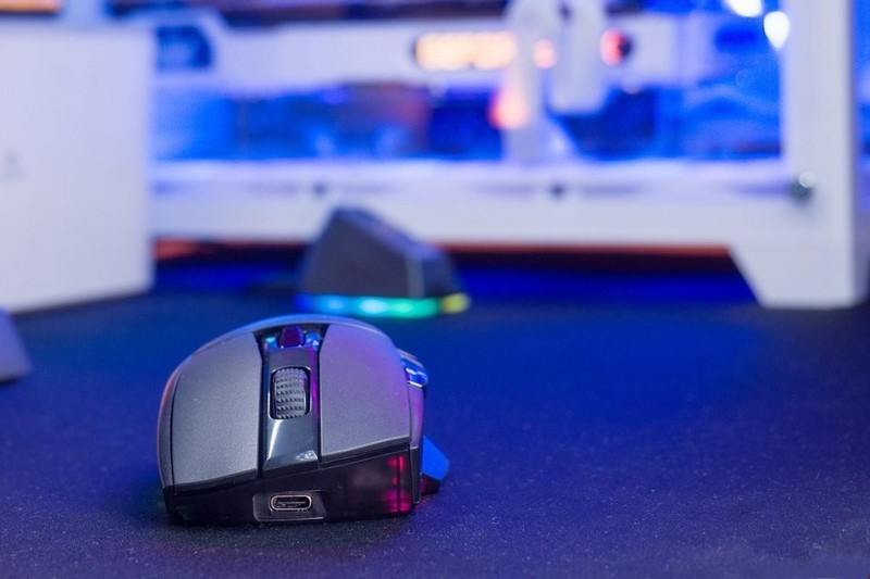 摆脱充电困难症！达尔优A955三模游戏鼠标，RGB很炫酷