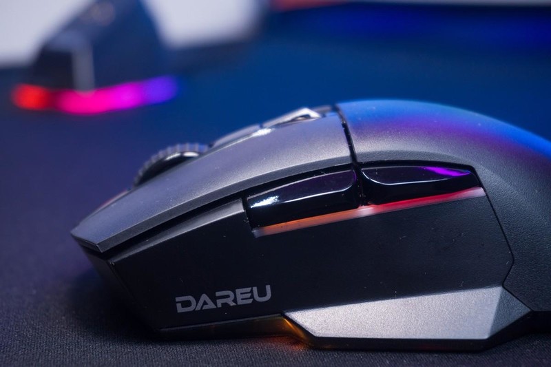 摆脱充电困难症！达尔优A955三模游戏鼠标，RGB很炫酷