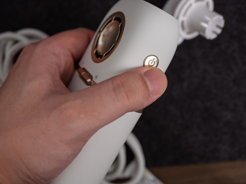 小巧可揣兜，负离子不伤发——DR-P20吹风筒轻体验