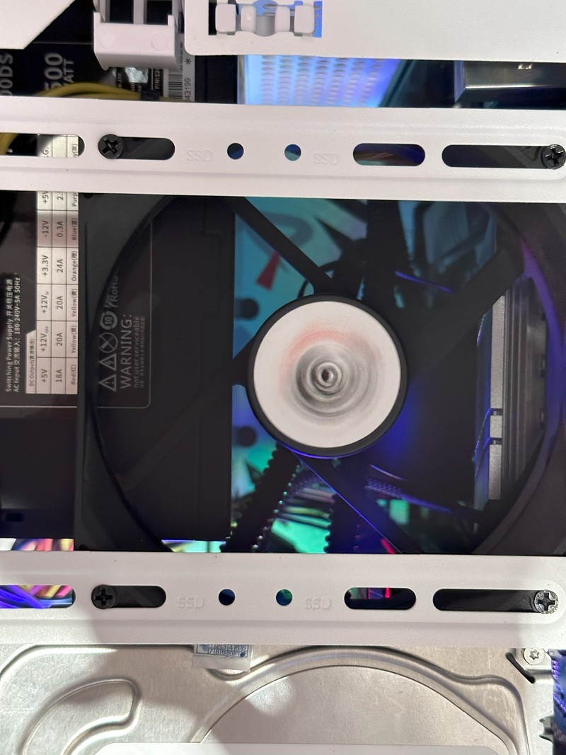 换了个很小的ATX机箱，非常满意！！！哈哈哈