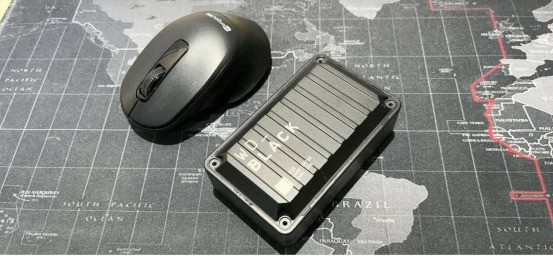 【记忆空间】 史上最详细，移动固态硬盘，西数BLACK D30拆解，测评，外观与内饰解析。