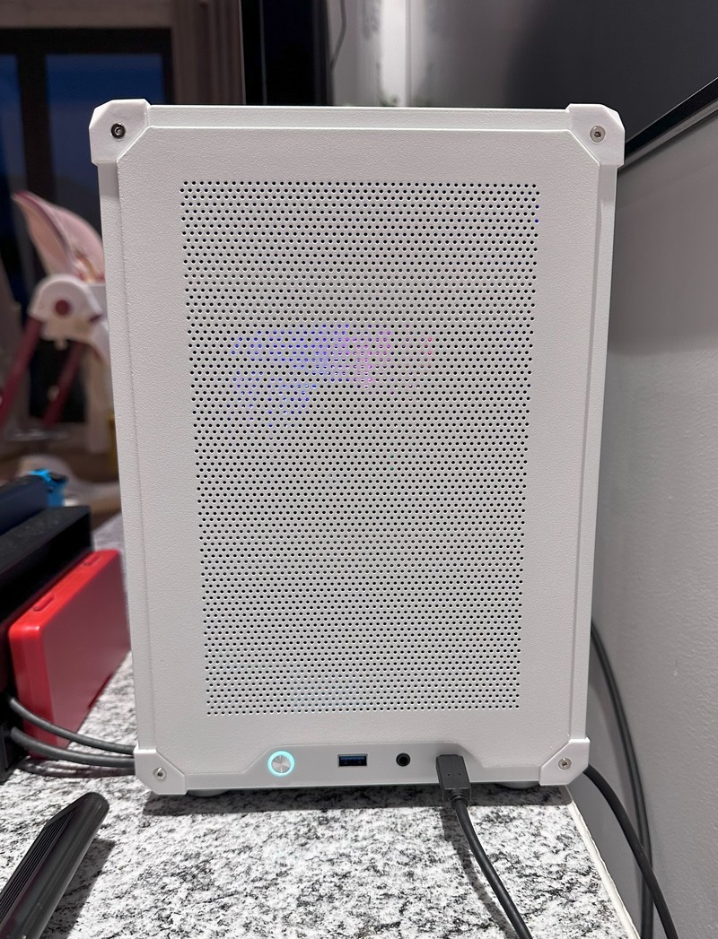 换了个很小的ATX机箱，非常满意！！！哈哈哈