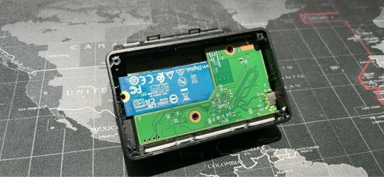 【记忆空间】 史上最详细，移动固态硬盘，西数BLACK D30拆解，测评，外观与内饰解析。