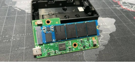 【记忆空间】 史上最详细，移动固态硬盘，西数BLACK D30拆解，测评，外观与内饰解析。