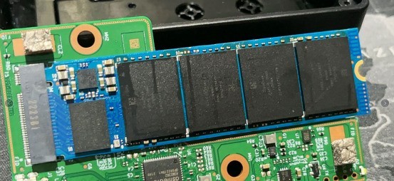 【记忆空间】 史上最详细，移动固态硬盘，西数BLACK D30拆解，测评，外观与内饰解析。