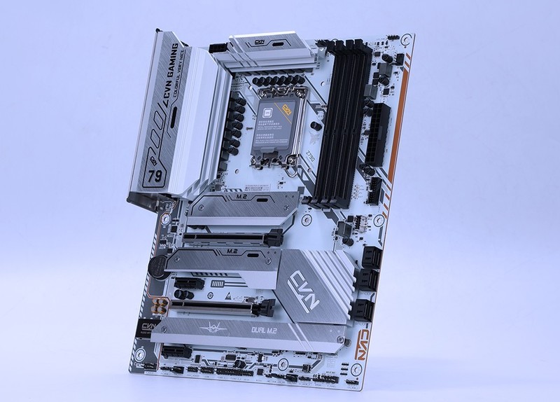 国产主板之光？七彩虹CVN Z790巡洋舰主板+13700K+4090装机实测