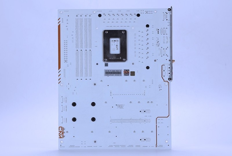 国产主板之光？七彩虹CVN Z790巡洋舰主板+13700K+4090装机实测