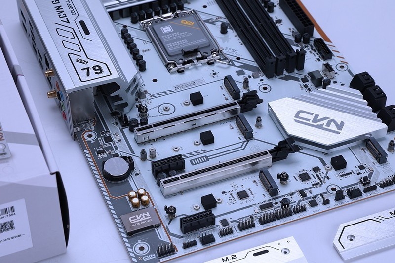 国产主板之光？七彩虹CVN Z790巡洋舰主板+13700K+4090装机实测