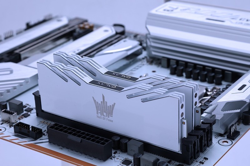 国产主板之光？七彩虹CVN Z790巡洋舰主板+13700K+4090装机实测