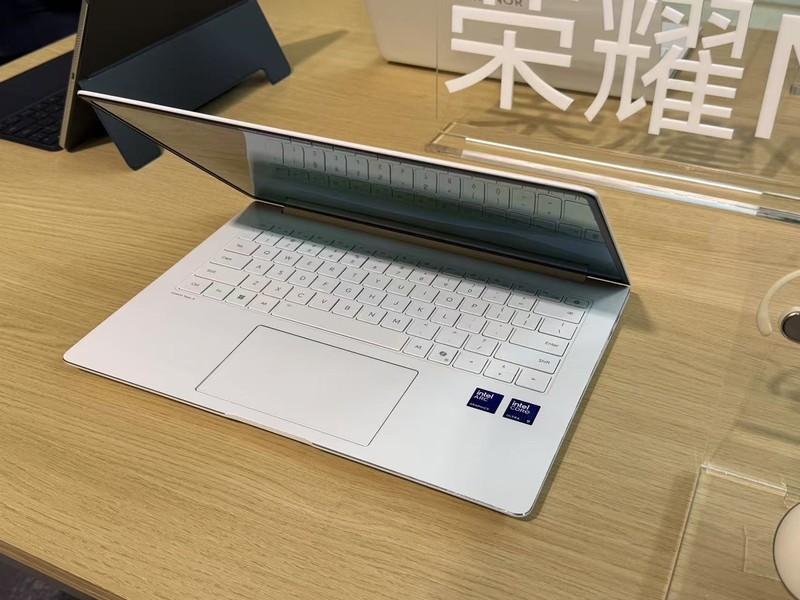 荣耀MagicBook Pro 14来了！续航碾压苹果，4799元起香不香？