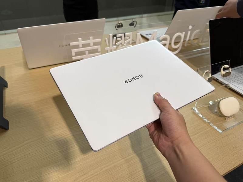 荣耀MagicBook Pro 14来了！续航碾压苹果，4799元起香不香？