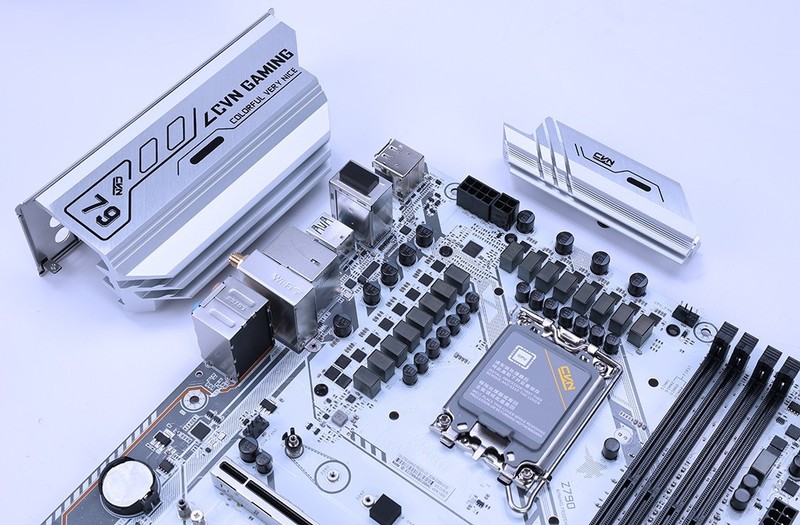 国产主板之光？七彩虹CVN Z790巡洋舰主板+13700K+4090装机实测