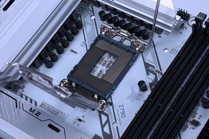 国产主板之光？七彩虹CVN Z790巡洋舰主板+13700K+4090装机实测