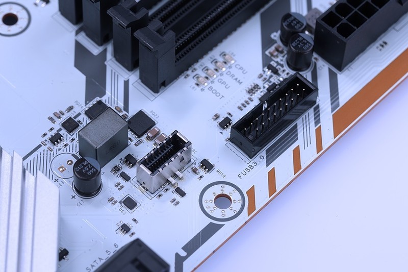 国产主板之光？七彩虹CVN Z790巡洋舰主板+13700K+4090装机实测