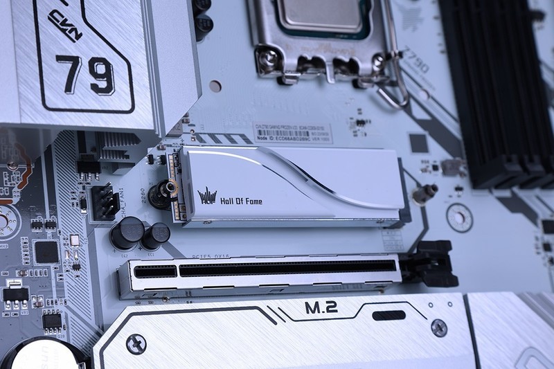 国产主板之光？七彩虹CVN Z790巡洋舰主板+13700K+4090装机实测