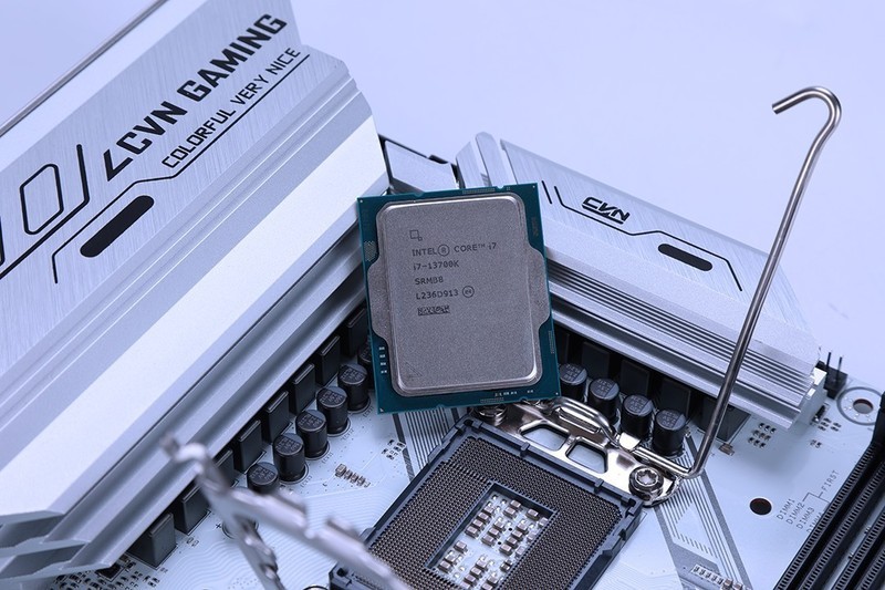 国产主板之光？七彩虹CVN Z790巡洋舰主板+13700K+4090装机实测
