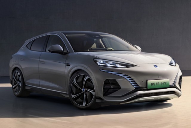 满分十分，至少可以打9分！腾势N7颜值不输保时捷和阿斯顿马丁