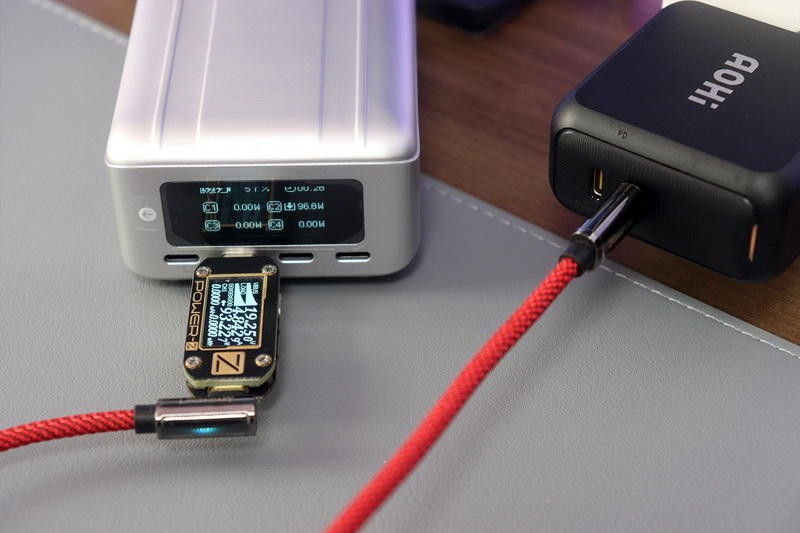 双C口超小体积，100W快充不烫：AOHI氮化镓多口充电器体验