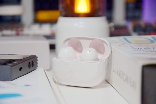 想找有素质有颜值的百元TWS耳机？弱水时砂琉璃，看看上手表现如何