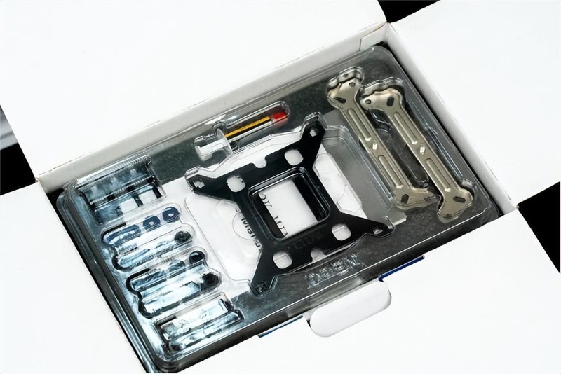 九鯊风冷散热器来了个双黄蛋，实测游戏下的锐龙9 7900X温度