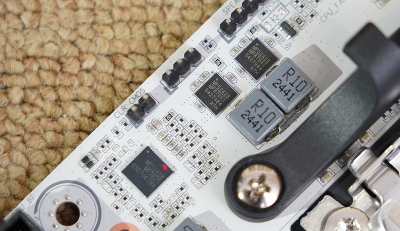 9800X3D的高性价比高颜值座驾，七彩虹 B850I主板体验分享