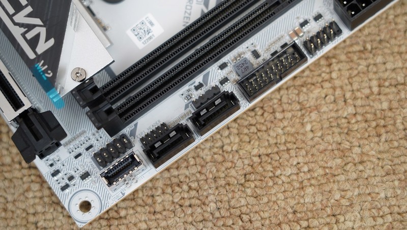 9800X3D的高性价比高颜值座驾，七彩虹 B850I主板体验分享