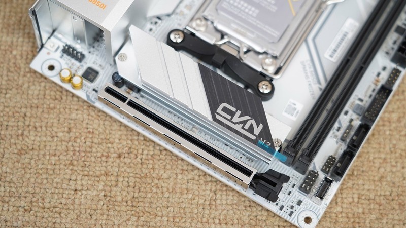 9800X3D的高性价比高颜值座驾，七彩虹 B850I主板体验分享