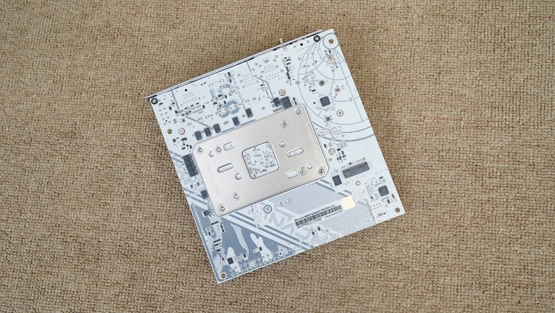 9800X3D的高性价比高颜值座驾，七彩虹 B850I主板体验分享