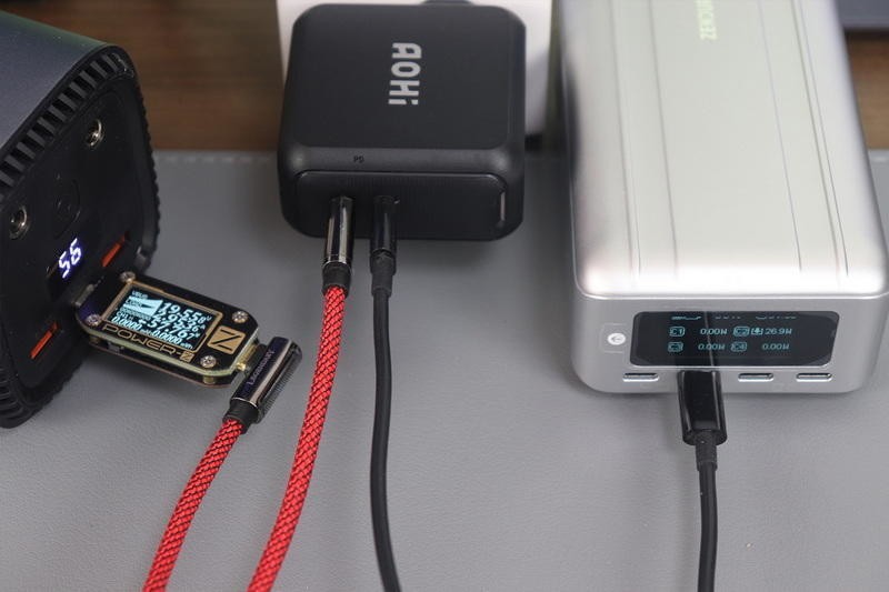 双C口超小体积，100W快充不烫：AOHI氮化镓多口充电器体验