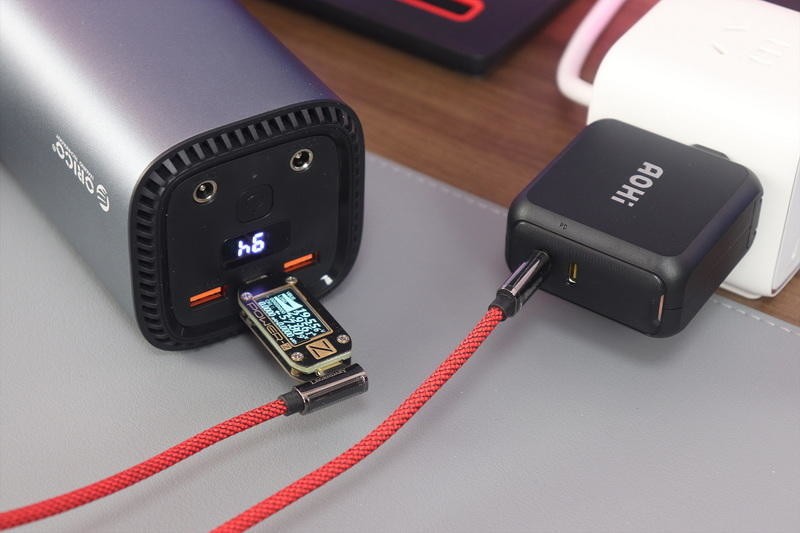 双C口超小体积，100W快充不烫：AOHI氮化镓多口充电器体验