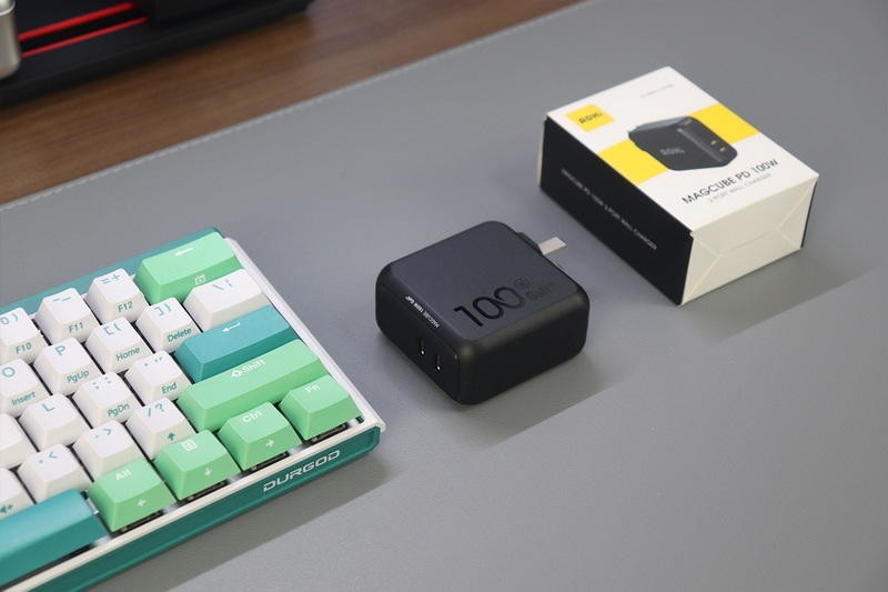 双C口超小体积，100W快充不烫：AOHI氮化镓多口充电器体验