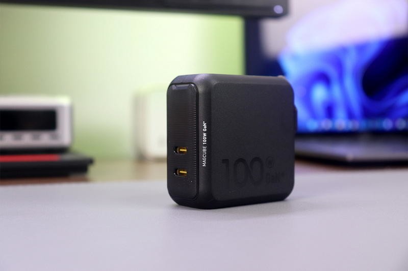 双C口超小体积，100W快充不烫：AOHI氮化镓多口充电器体验