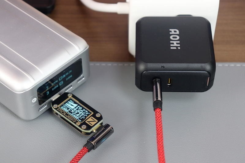 双C口超小体积，100W快充不烫：AOHI氮化镓多口充电器体验