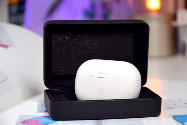 想找有素质有颜值的百元TWS耳机？弱水时砂琉璃，看看上手表现如何