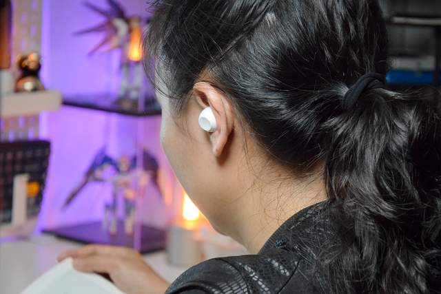 想找有素质有颜值的百元TWS耳机？弱水时砂琉璃，看看上手表现如何