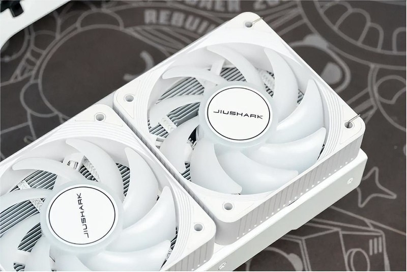 九鯊风冷散热器来了个双黄蛋，实测游戏下的锐龙9 7900X温度