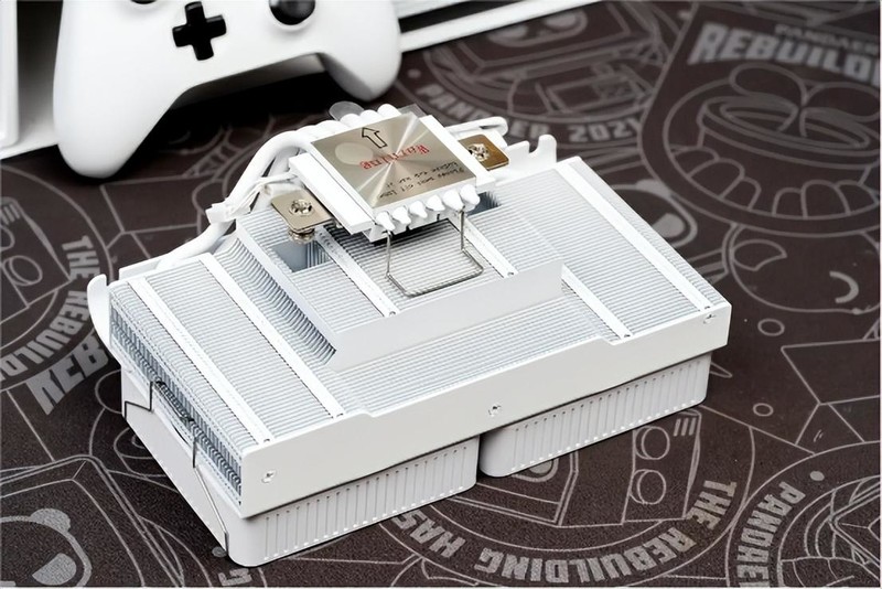 九鯊风冷散热器来了个双黄蛋，实测游戏下的锐龙9 7900X温度