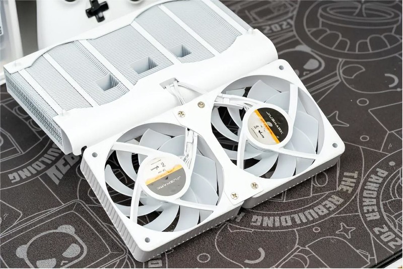 九鯊风冷散热器来了个双黄蛋，实测游戏下的锐龙9 7900X温度